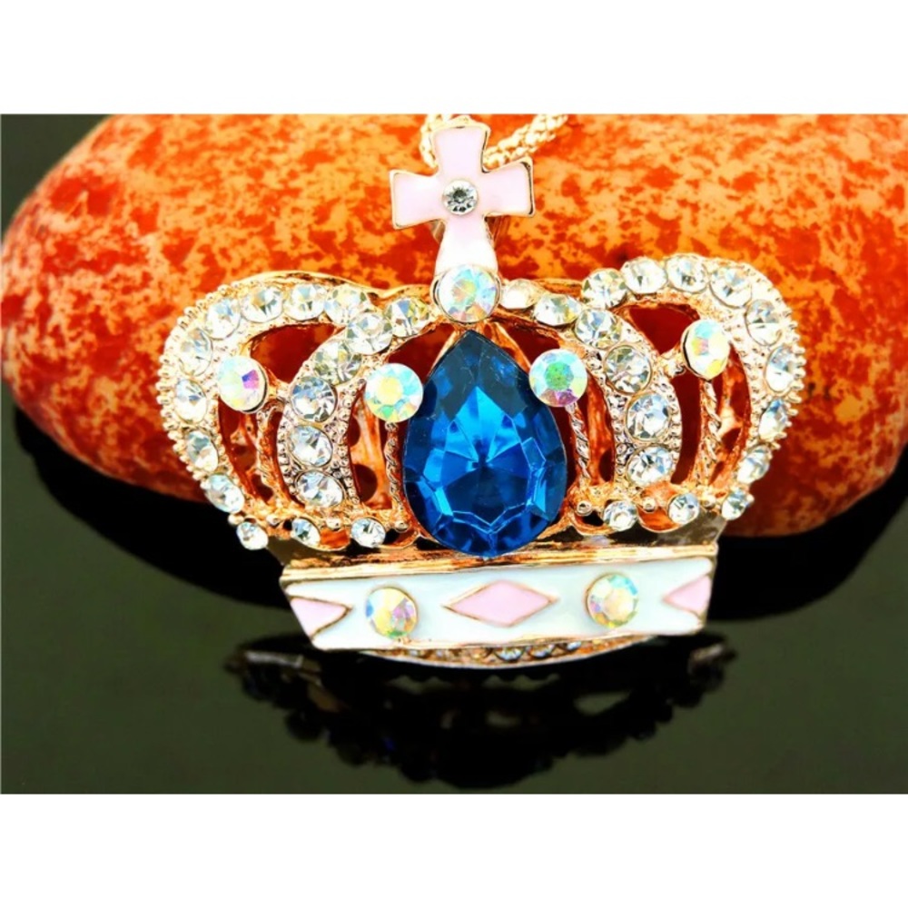 NWT CROWN NECKLACE